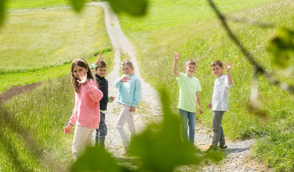 Kinder draussen vor Chocolarium